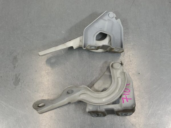 LDV DELIVER 9 2020-2025 BONNET HINGE/STRUT BONNET HINGE (PAIR), 07/20- - Image 4