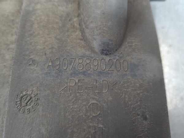 MERCEDES SPRINTER 2018-2024 MUD FLAPS LH REAR, VS30, 05/18- - Image 3