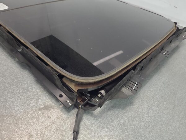 FORD EVEREST ROOF GLASS/SUNROOF/T UA, 07/15-05/22 15 16 17 18 19 20 21 22 - Image 2