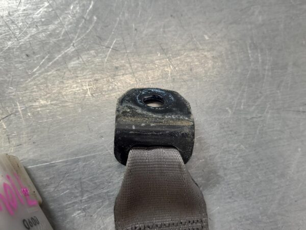 TOYOTA HILUX 2005-2011 SEAT BELT LH REAR, SEAT BELT ONLY, DUAL CAB, LIGHT GREY, - Image 4