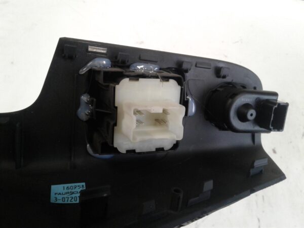 RENAULT TRAFIC 2015-2024 POWER WINDOW SWITCH RH FRONT (MASTER SWITCH), X82, 01/1 - Image 14