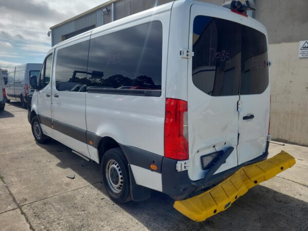 MERCEDES SPRINTER 2018-2024 RIGHT GUARD LINER FWD/RWD, RH FRONT, FRONT SECTION, - Image 6