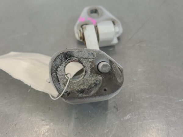 LDV DELIVER 9 2020-2024 DOOR HINGE/RUNNER LOWER, RH FRONT, 07/20- - Image 2