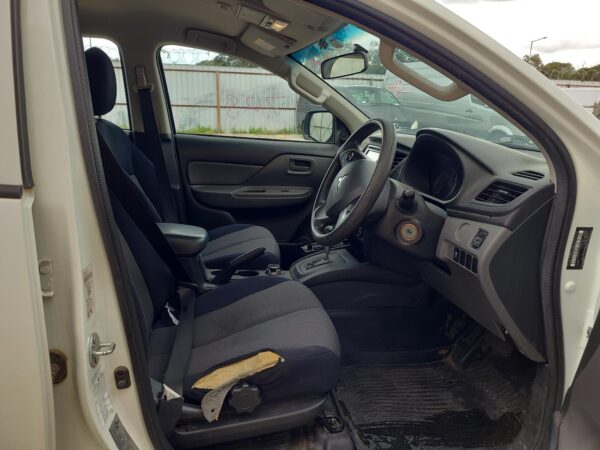 MITSUBISHI TRITON 2015-2023 LEFT REAR DOOR WINDOW DUAL CAB, MQ-MR, 03/15-10/23 - Image 15