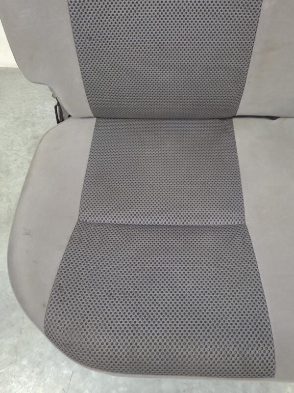 TOYOTA HILUX 2009-2011 2ND REAR SEAT DUAL CAB, SR/SR5, CLOTH, GREY, TRIM CODE FL - Image 4