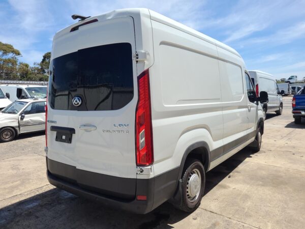 LDV DELIVER 9 2020-2026 P/S RESERVOIR 07/20- - Image 7