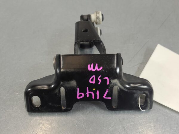 MERCEDES SPRINTER 2018-2025 DOOR HINGE/RUNNER LH SLIDING DOOR ROLLER (CENTRE), V - Image 2