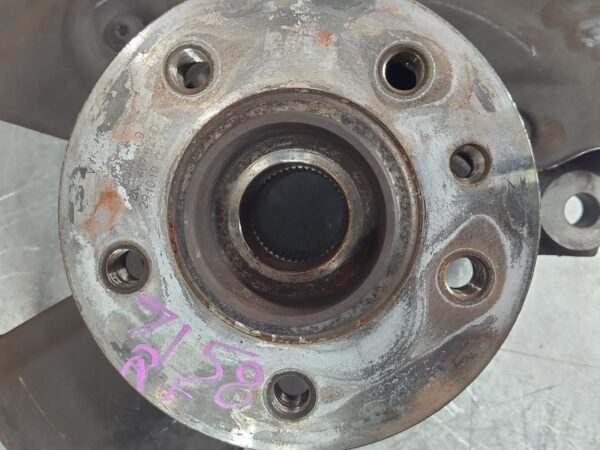 VOLKSWAGEN CRAFTER 2017-2025 RIGHT FRONT HUB ASSEMBLY SY1, 08/17- - Image 2