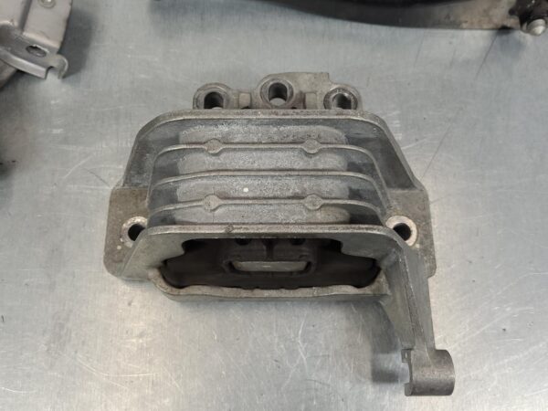 VOLKSWAGEN CRAFTER 2017-2025 MOUNT SY1, 08/17- - Image 9