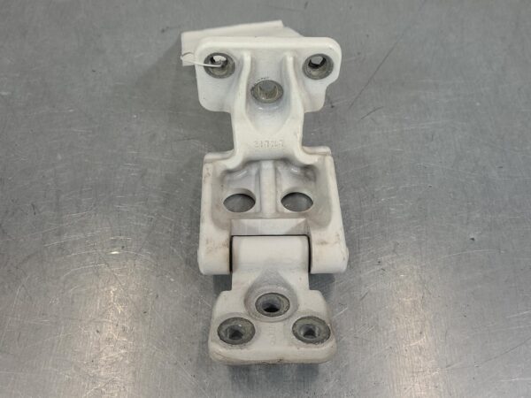 VOLKSWAGEN CRAFTER 2017-2024 BOOTLID/TAILGATE HINGE SY1, UPPER, LH SIDE, 180 DEG - Image 2