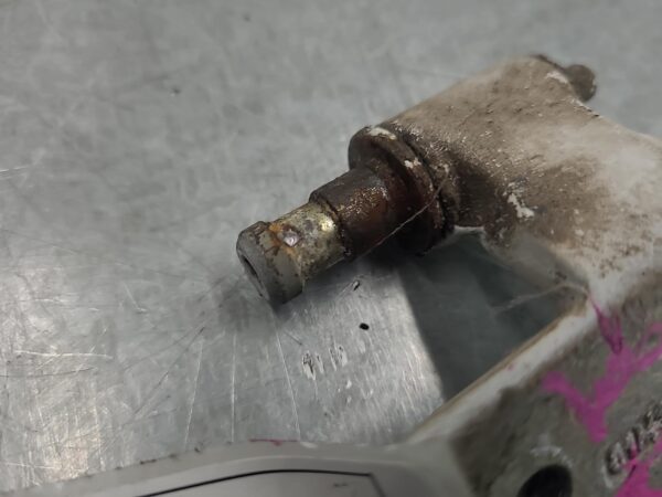 MERCEDES SPRINTER 1998-2006 DOOR HINGE/RUNNER VAN, RH FRONT DOOR (LOWER), 02/98- - Image 2