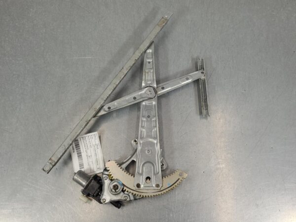 MITSUBISHI TRITON 2015-2023 LEFT FRONT WINDOW REG/MOTOR MQ-MR, 03/15-10/23