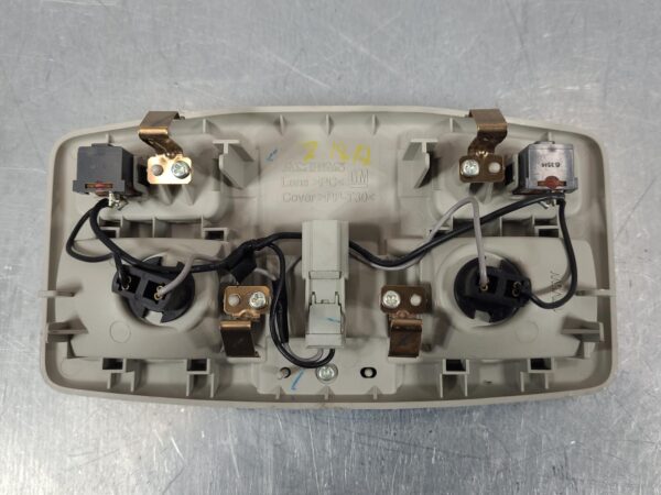 HOLDEN COLORADO 2012-2020 COURTESY LIGHT FRONT, MAP LIGHTS, NON SUNGLASS HOLDER - Image 2