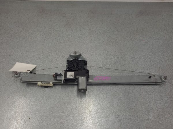 RENAULT TRAFIC 2015-2025 RIGHT FRONT WINDOW REG/MOTOR X82, 01/15- - Image 2