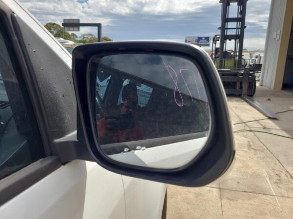 HOLDEN COLORADO 2012-2020 COURTESY LIGHT FRONT, MAP LIGHTS, NON SUNGLASS HOLDER - Image 12