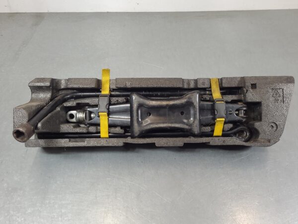 FORD TRANSIT 2006-2014 JACK/TOOL KIT VM SI-II, 07/06-02/14