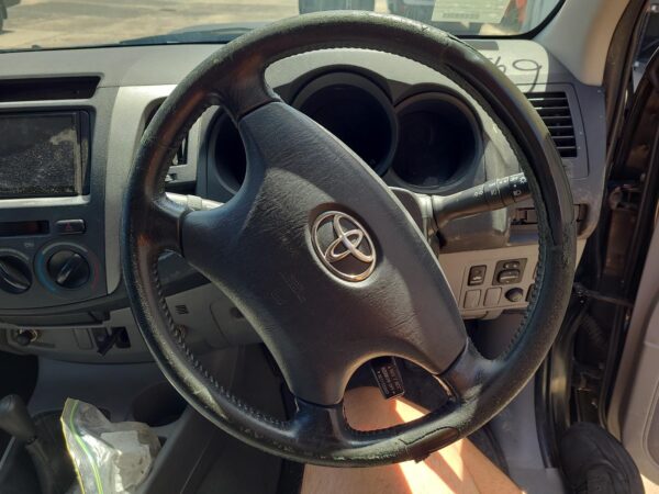 TOYOTA HILUX 2005-2011 DOOR TRIM LH FRONT, DUAL CAB, POWER WINDOWS, LIGHT GREY P - Image 9