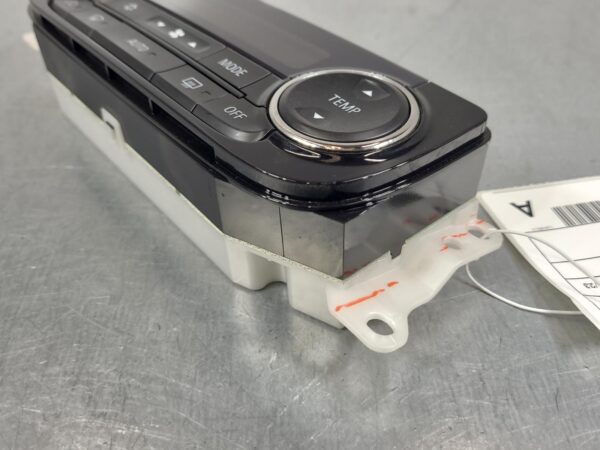 MITSUBISHI TRITON 2015-2023 HEATER/AC CONTROLS MQ-MR, CLIMATE CONTROL DUAL ZONE - Image 3
