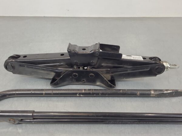 FORD TRANSIT 2006-2014 JACK/TOOL KIT VM SI-II, 07/06-02/14 - Image 3