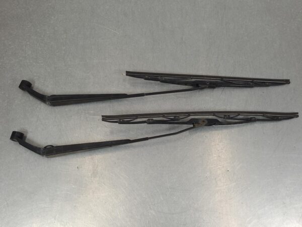 TOYOTA HILUX 2005-2011 WIPER ARM FRONT (PAIR), 03/05-06/11