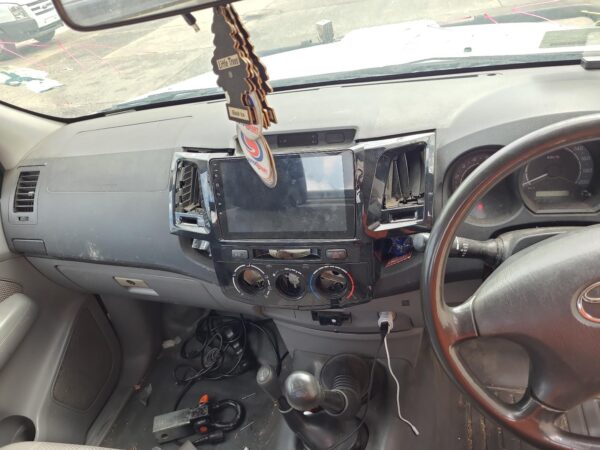 TOYOTA HILUX 2005-2011 - Image 10