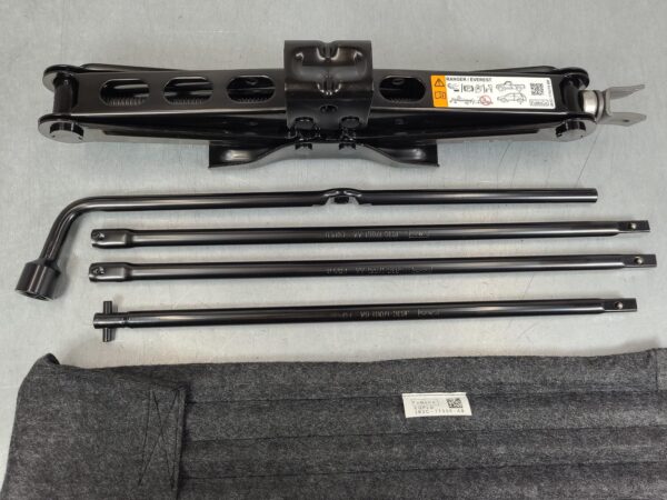 FORD RANGER 2022-2026 JACK/TOOL KIT RA, 05/22- - Image 38