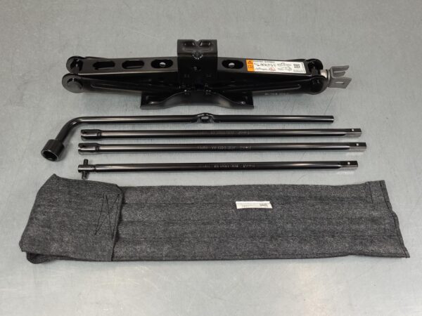 FORD RANGER 2022-2026 JACK/TOOL KIT RA, 05/22-