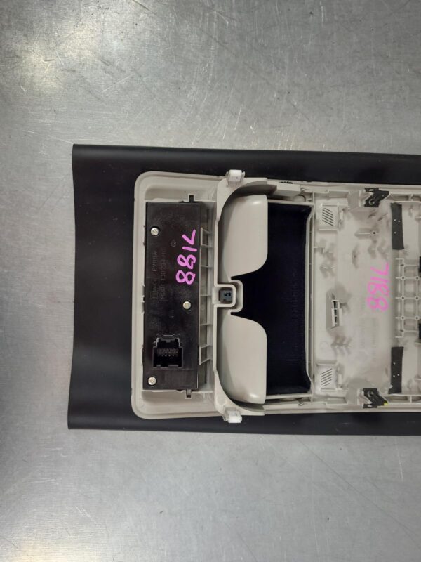 FORD RANGER 2022-2025 COURTESY LIGHT RA, FRONT, W/ SUNGLASS HOLDER, AUX SWITCH T - Image 8