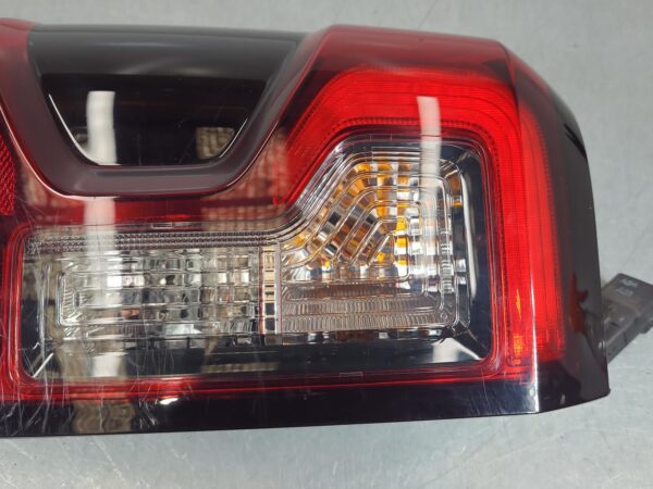 FORD RANGER 2022-2025 LEFT TAILLIGHT RA, IN BODY, W/ HALOGEN REVERSE LIGHT, BLIN - Image 3