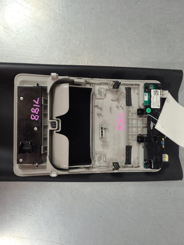 FORD RANGER 2022-2025 COURTESY LIGHT RA, FRONT, W/ SUNGLASS HOLDER, AUX SWITCH T - Image 7