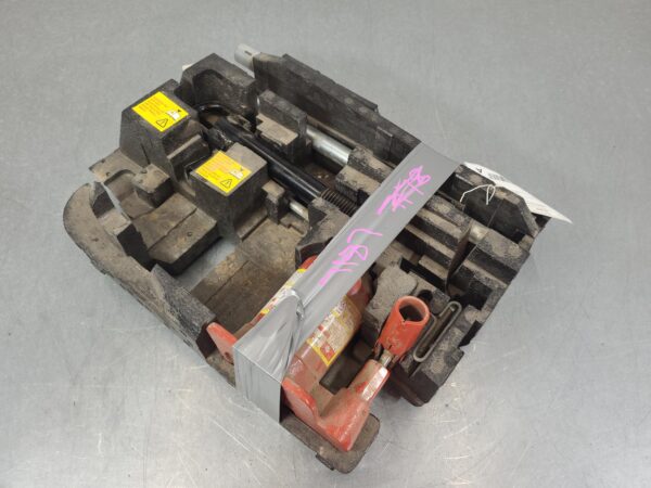 RENAULT MASTER 2011-2026 JACK/TOOL KIT X62, 09/11- - Image 2