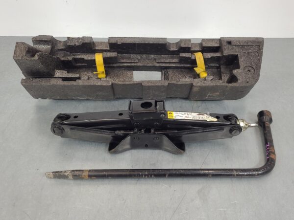 FORD TRANSIT 2006-2014 JACK/TOOL KIT VM SI-II, 07/06-02/14 - Image 2