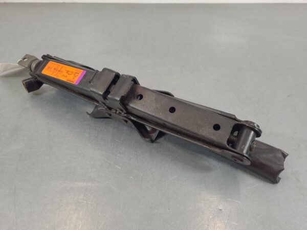 NISSAN NAVARA 2015-2025 JACK/TOOL KIT NP300, 04/15- - Image 4