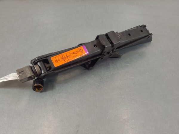 NISSAN NAVARA 2015-2025 JACK/TOOL KIT NP300, 04/15- - Image 3