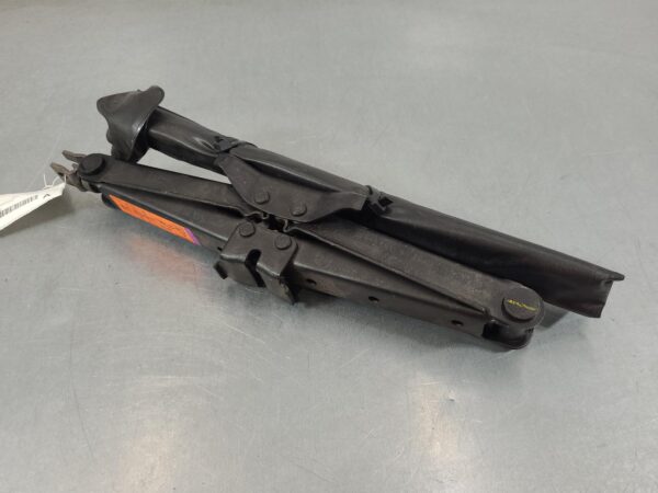 NISSAN NAVARA 2015-2025 JACK/TOOL KIT NP300, 04/15- - Image 13