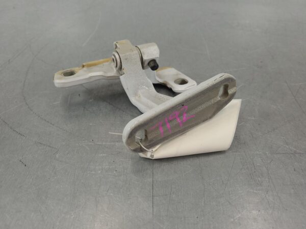 MERCEDES SPRINTER 2018-2025 DOOR HINGE/RUNNER RH FRONT DOOR (LOWER), VAN/CAB CHA - Image 19