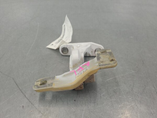 MERCEDES SPRINTER 2018-2025 DOOR HINGE/RUNNER RH FRONT DOOR (LOWER), VAN/CAB CHA - Image 3