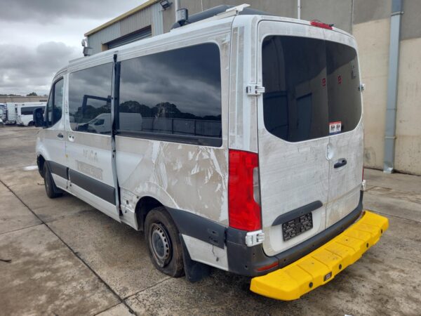 MERCEDES SPRINTER 2018-2025 DOOR HINGE/RUNNER RH FRONT DOOR (UPPER), VAN/CAB CHA - Image 7