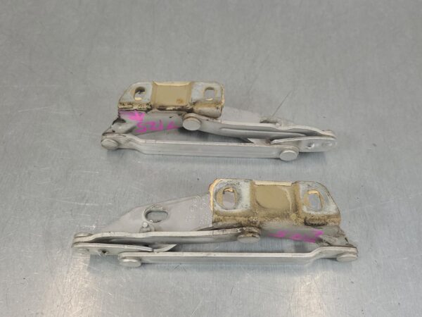 VOLKSWAGEN CRAFTER 2007-2017 BONNET HINGE/STRUT HINGES (PAIR), 02/07-07/17 - Image 3