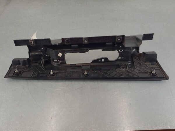 RENAULT TRAFIC 2015-2025 RIGHT TAILLIGHT X82, UPPER TAILLIGHT SURROUND, BARN DOO - Image 4