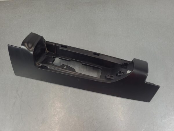 RENAULT TRAFIC 2015-2025 RIGHT TAILLIGHT X82, UPPER TAILLIGHT SURROUND, BARN DOO - Image 13