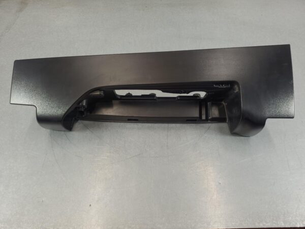 RENAULT TRAFIC 2015-2025 RIGHT TAILLIGHT X82, UPPER TAILLIGHT SURROUND, BARN DOO - Image 3