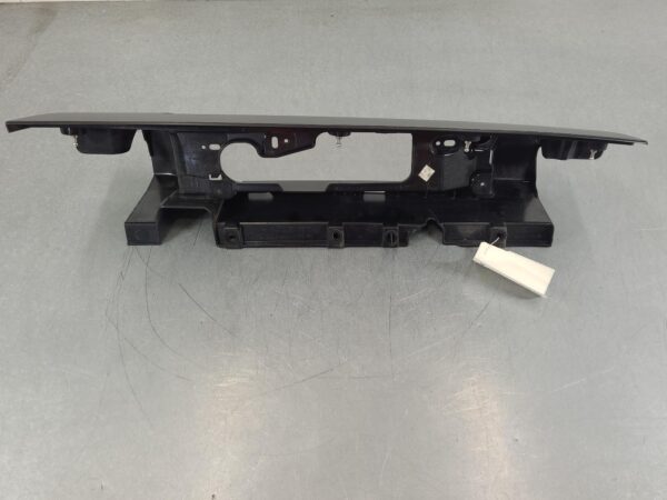 RENAULT TRAFIC 2015-2025 RIGHT TAILLIGHT X82, UPPER TAILLIGHT SURROUND, BARN DOO - Image 16