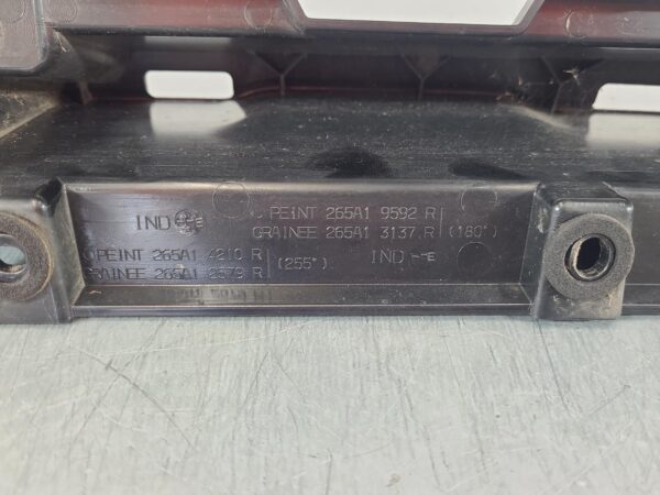 RENAULT TRAFIC 2015-2025 RIGHT TAILLIGHT X82, UPPER TAILLIGHT SURROUND, BARN DOO - Image 17