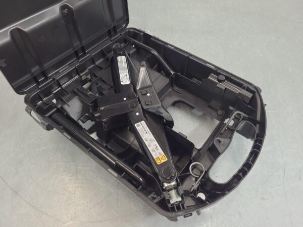 RENAULT TRAFIC 2015-2026 JACK/TOOL KIT X82, 01/15- - Image 16