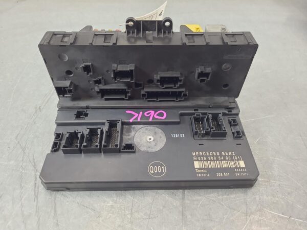 MERCEDES VITO 2004-2015 FUSE BOX ENGINE BAY, DIESEL, 2.1, W/ BCM, 639, 04/04-02/ - Image 3
