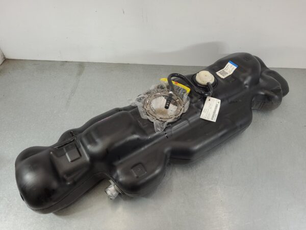 MERCEDES SPRINTER 2018-2025 FUEL TANK VS30, DIESEL FUEL TANK, RWD, 71 LITRE, 05/ - Image 13