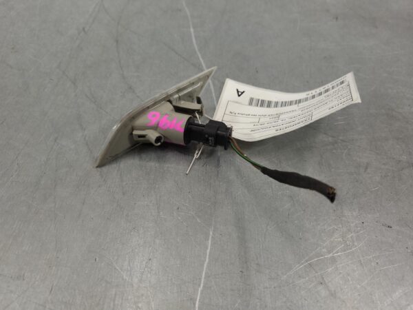 VOLKSWAGEN TRANSPORTER 2020-2024 RIGHT INDICATOR/FOG/SIDE GUARD FLASHER (REPEATE - Image 3