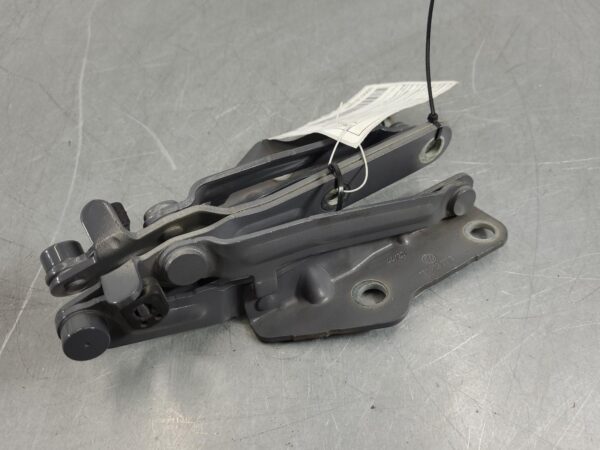 VOLKSWAGEN TRANSPORTER 2015-2024 BONNET HINGE/STRUT T6, HINGES (PAIR), 07/15-08/ - Image 2