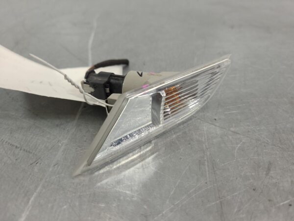 VOLKSWAGEN TRANSPORTER 2020-2024 LEFT INDICATOR/FOG/SIDE GUARD FLASHER (REPEATER - Image 2